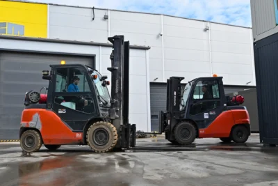 Dva LPG vozíky Toyota Tonero v areálu Moravia Containers