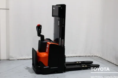 Toyota SWE120L se stupačkou