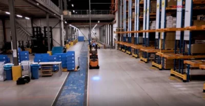 Automatizovaná přeprava v uličce skladu Highlite